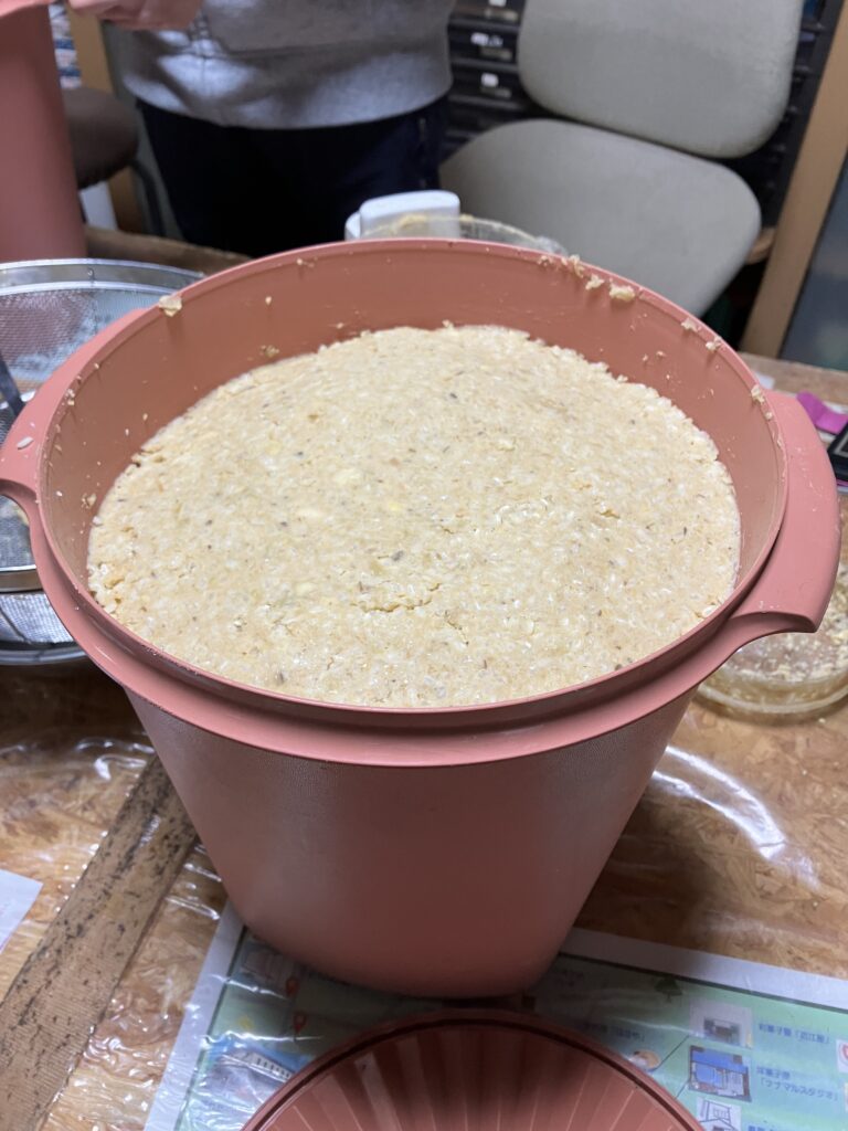 仕込んだ当日の手作り味噌