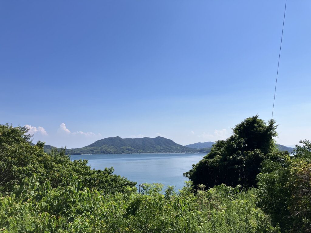 談話室村上目の前の海1