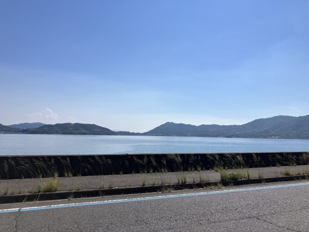 談話室村上目の前の海2