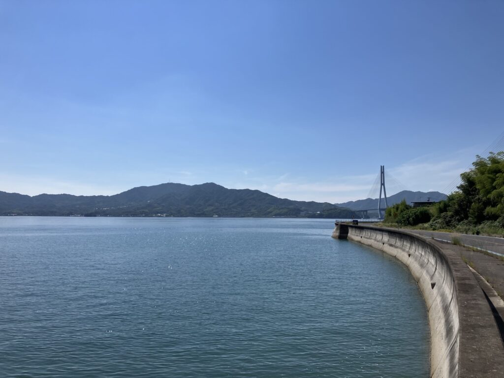 談話室村上目の前の海4